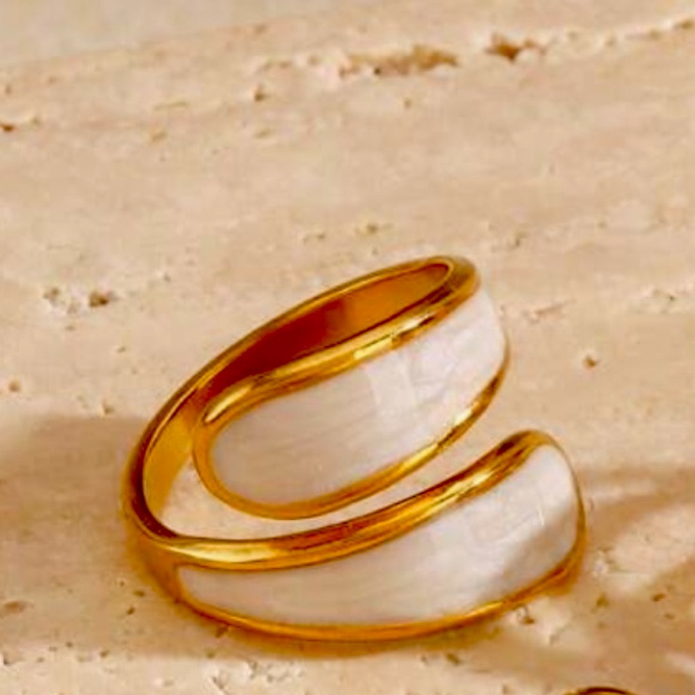Elegant Gold and White Ring Set